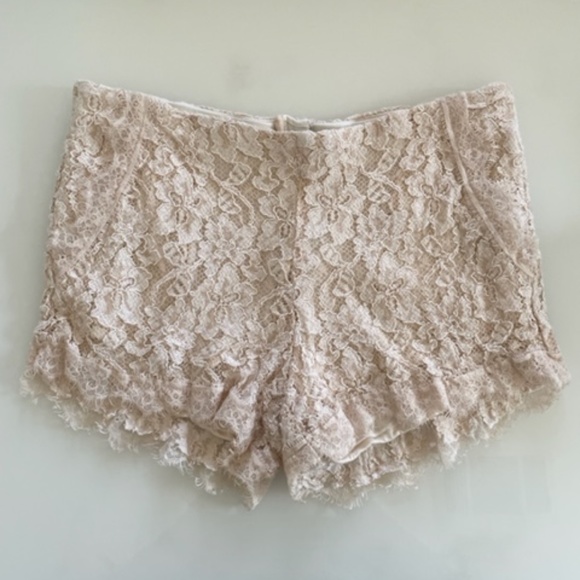 Wilfred by Aritzia | Cream Ivory Scallop Lace Jules Shorts | Size XXS 00 - Picture 3 of 14